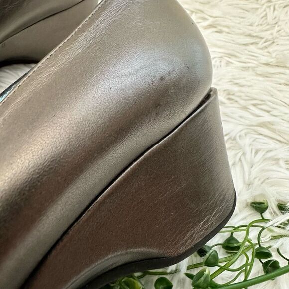Thierry Rabotin Women's Pewter Metallic Peep Toe Low Wedge Made in Italy 37/ 6.5 - Picture 10 of 10